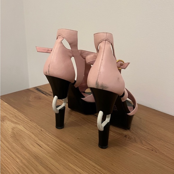 Chanel Platform Heel - Picture 4 of 6